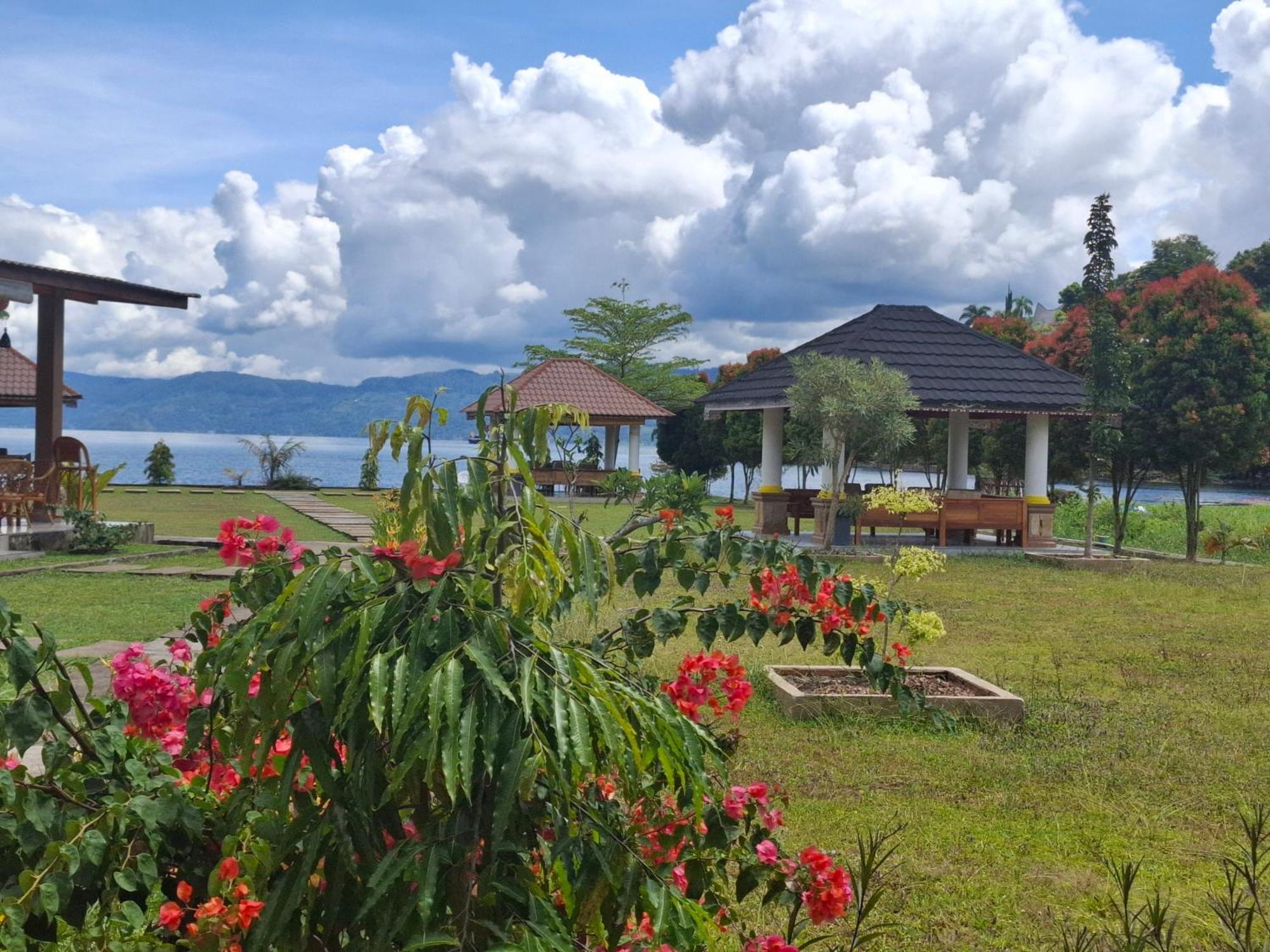 Juma Cottages Tuk Tuk Exterior photo
