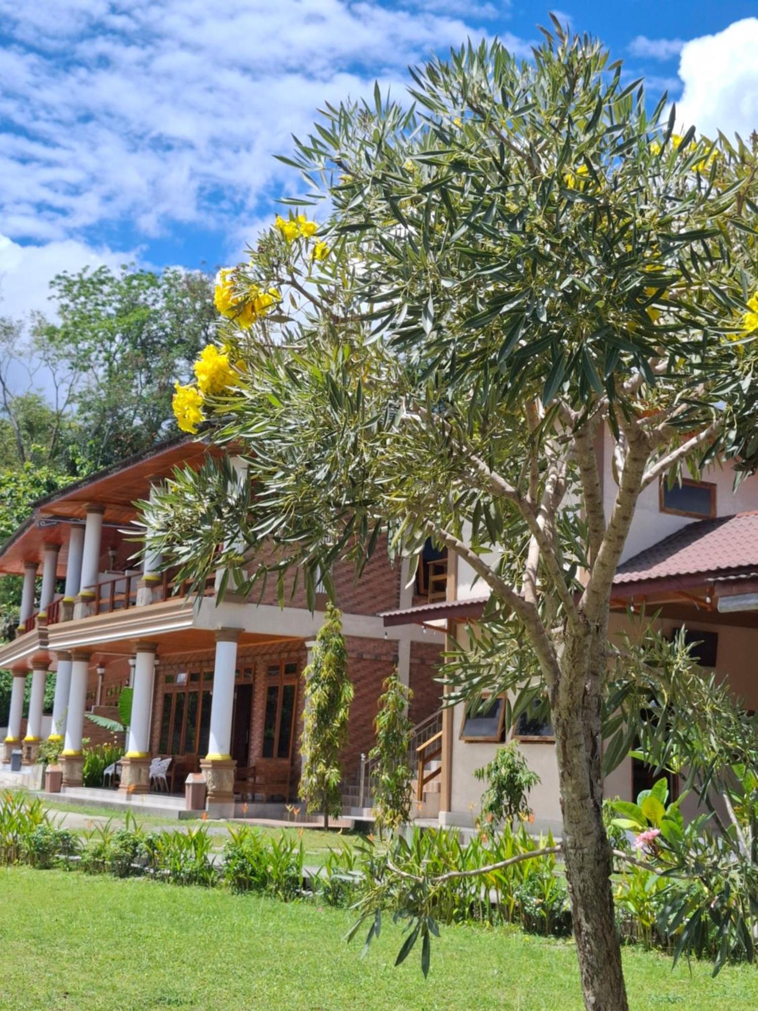 Juma Cottages Tuk Tuk Exterior photo