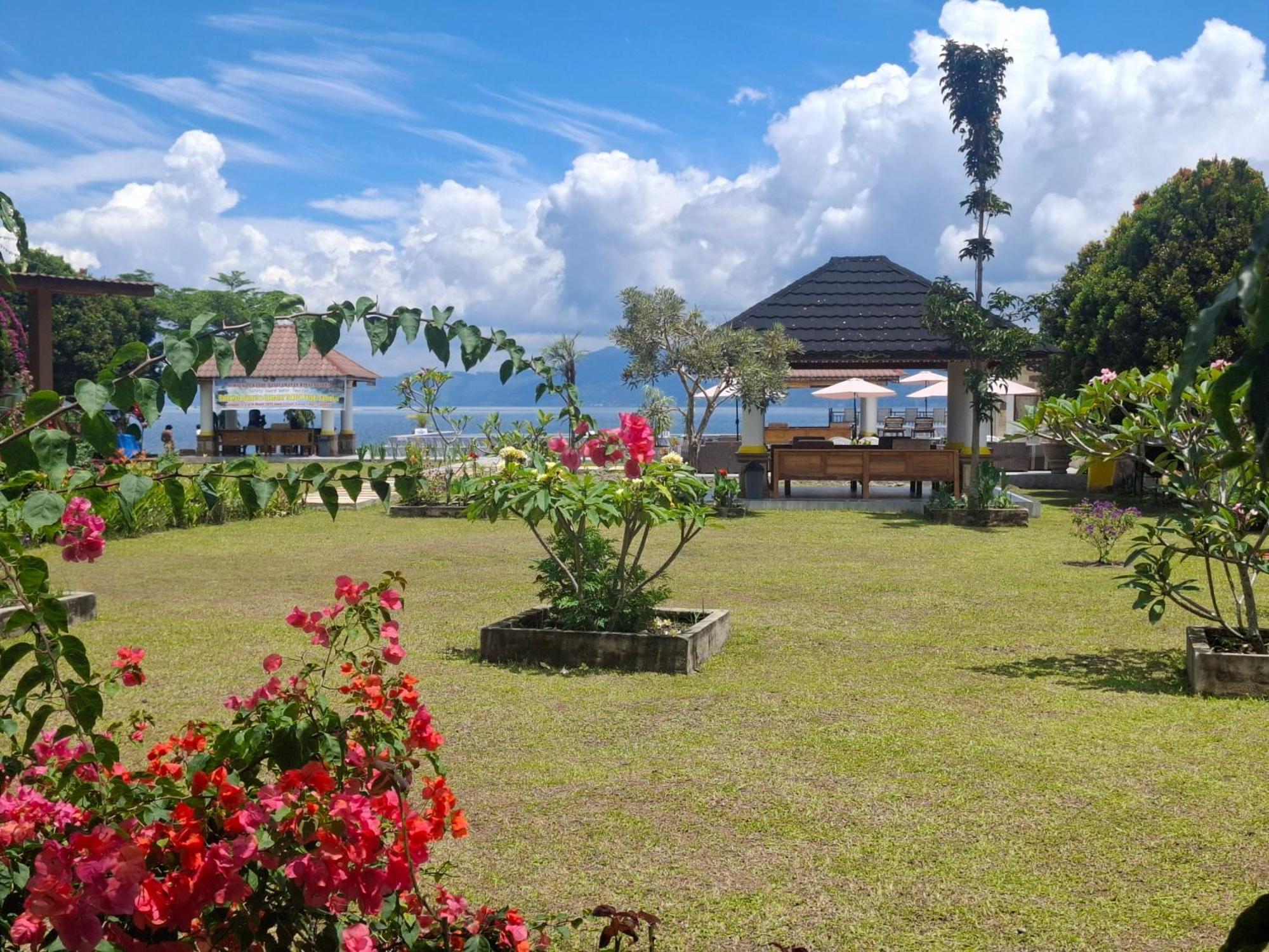 Juma Cottages Tuk Tuk Exterior photo